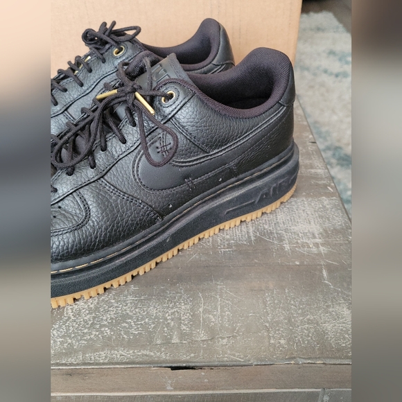 Nike Air Force 1 Luxe Black and Gold Size 10.5 - Picture 15 of 16